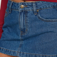 Nicolina Low Rise Denim Mini Skirt Light Wash Petite
