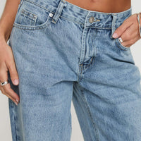 Serenitia Mid Rise Straight Leg Jeans Light Wash