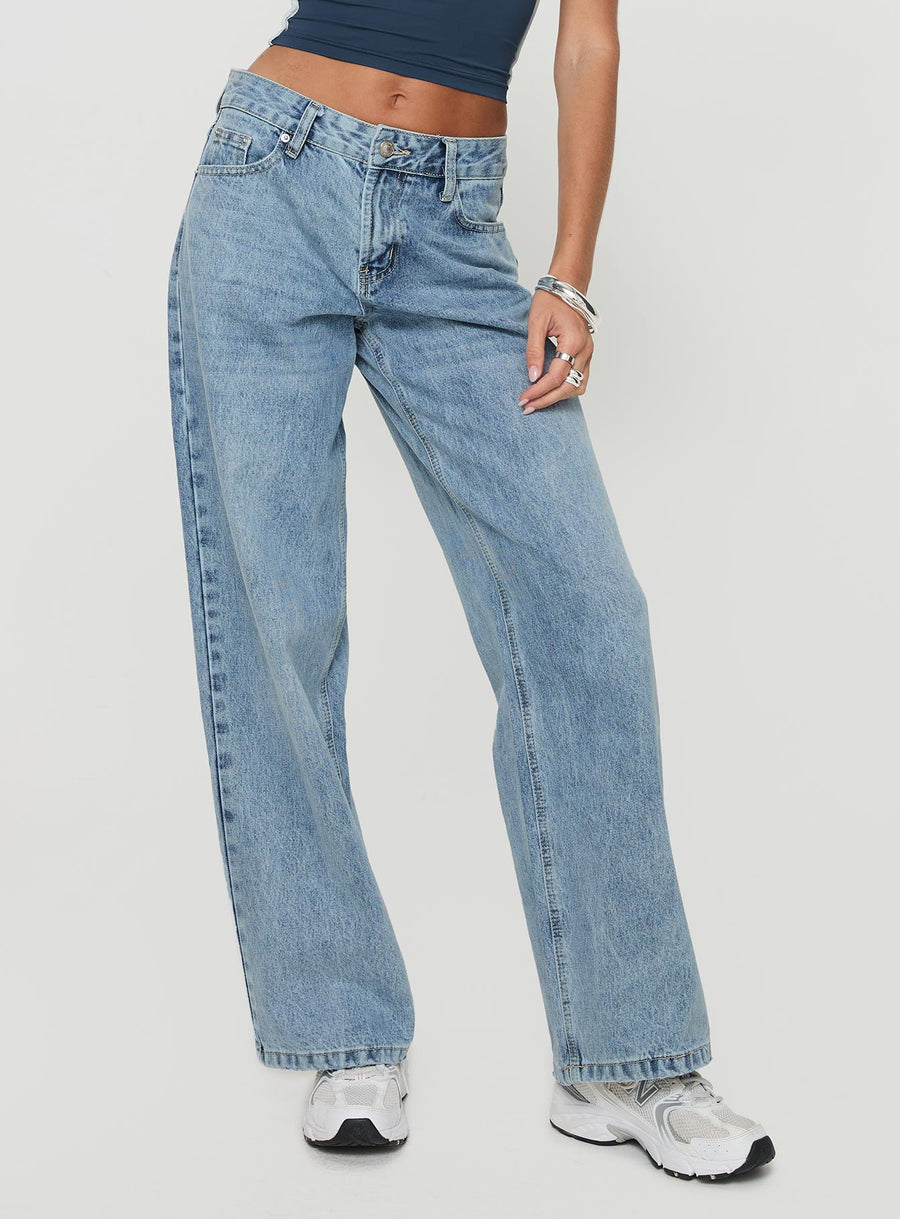 Serenitia Mid Rise Straight Leg Jeans Light Wash