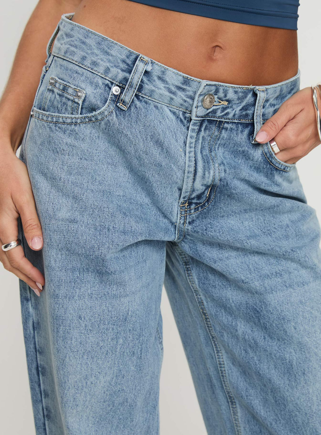 Serenitia Mid Rise Straight Leg Jeans Light Wash